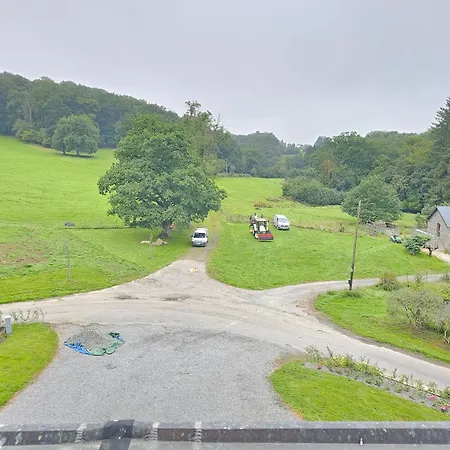 Les De La Vaulx-renard 住宿加早餐酒店 La Gleize